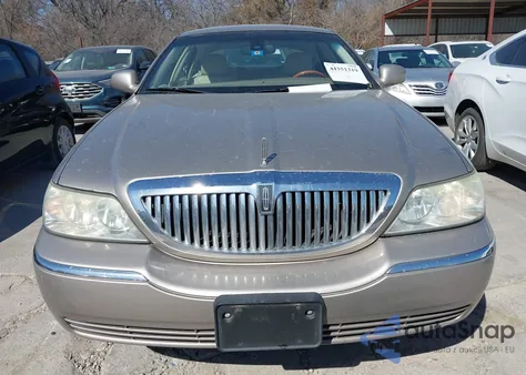 2003 Lincoln Town Car Signature z USA, uszkodzony, nr VIN 1LNHM82W63Y693150